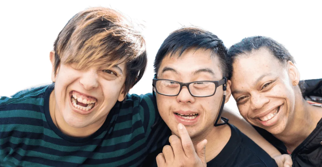 Drei frohliche Kinder auf einem Foto